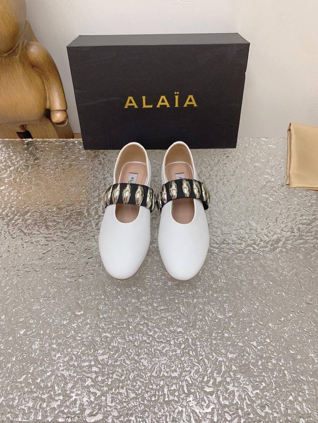 出厂价光面款 Alaia｜阿莱亚23S新品复古扣带玛丽珍鞋芭蕾舞鞋 走秀款平底芭蕾舞鞋章小蕙同款甜酷芭蕾风，人气超高的一款芭蕾舞鞋，浪漫又迷人舒适百搭满满的少女